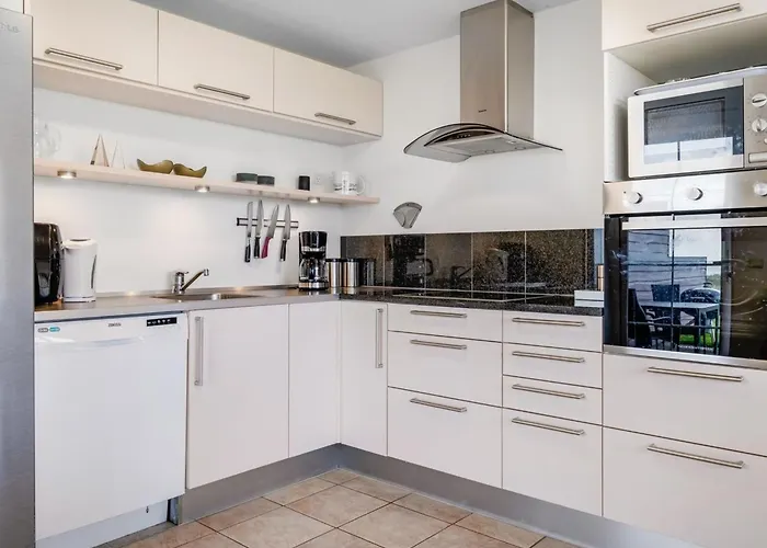 Auwe - 3-5km From The Sea By Interhome